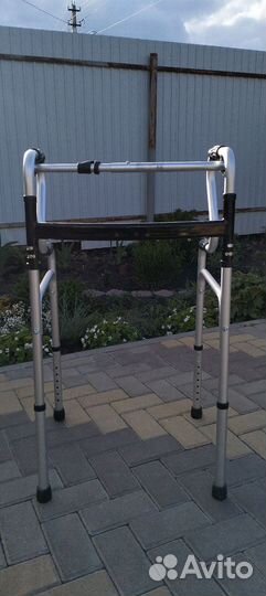 Ходунки для взрослых шагающие