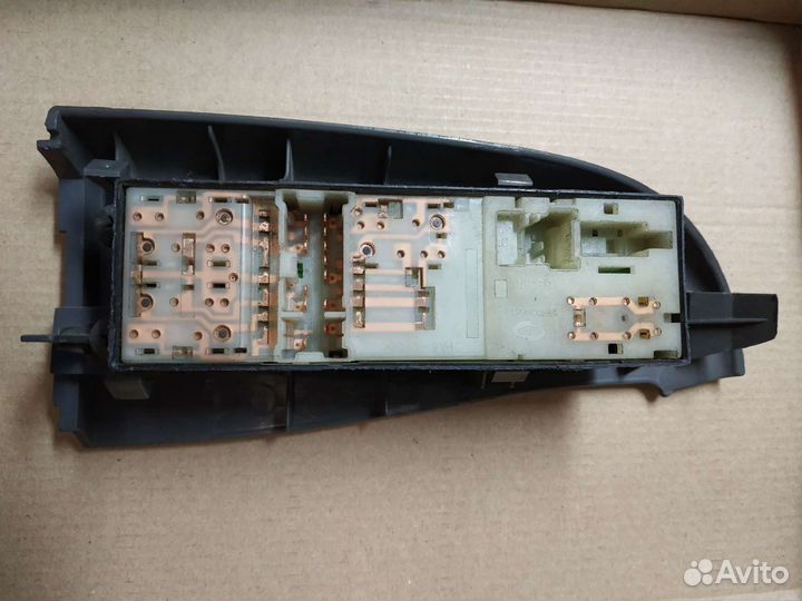 Блок управления стеклоподъёмниками Land Cruiser