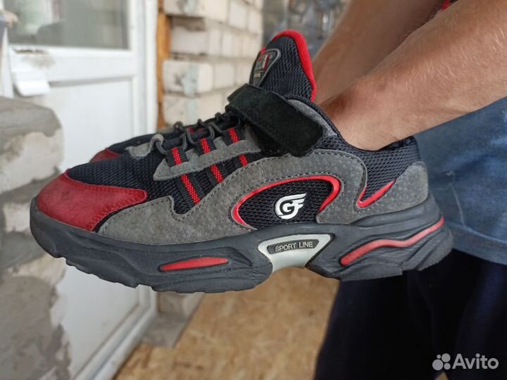 Кроссовки на мальчика- подростка 37 размер