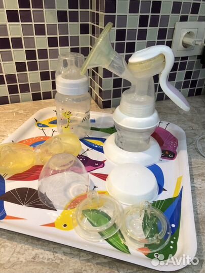 Молокоотсос Chicco Natural Feeling ручной с бутыло