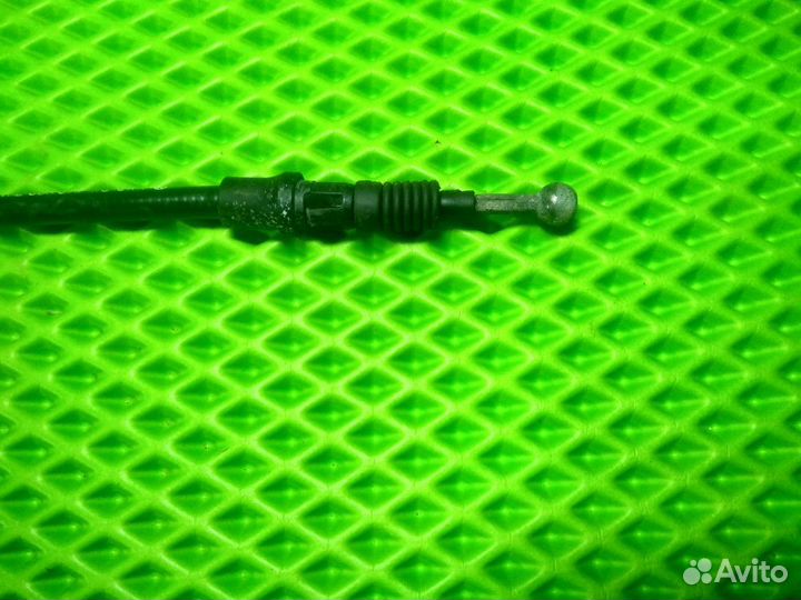 Трос ручника правый Skoda Octavia A5