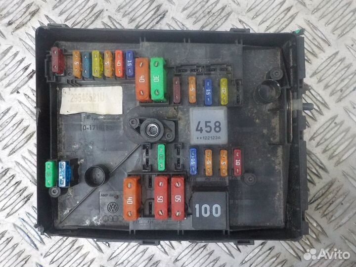 Блок предохранителей (моторный отсек) Volkswagen G