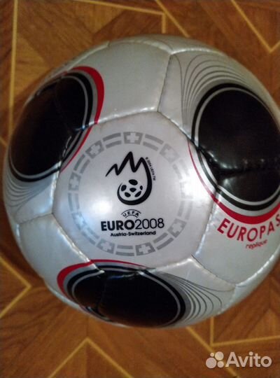 Футбольный мяч че 2008