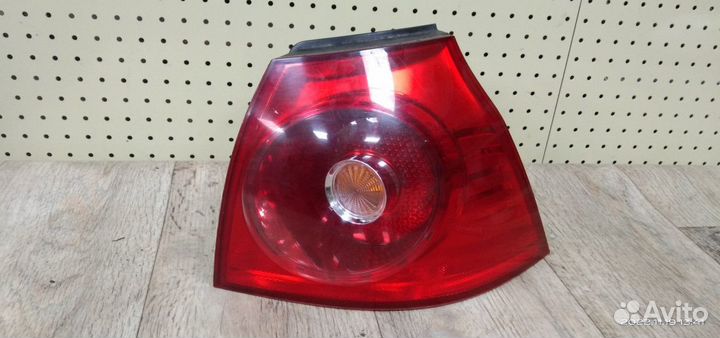 Фонарь задний наружный Volkswagen Golf 5 (2003-200