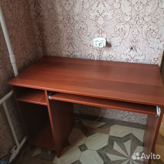 Компьютерный письменный стол