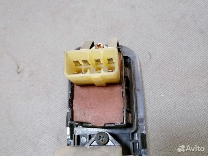 Блок управл.стекл.Toyota Lite Ace 1989 пер.прав