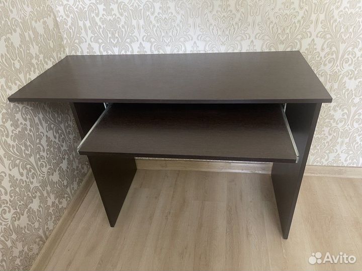 Компьютерный стол черный