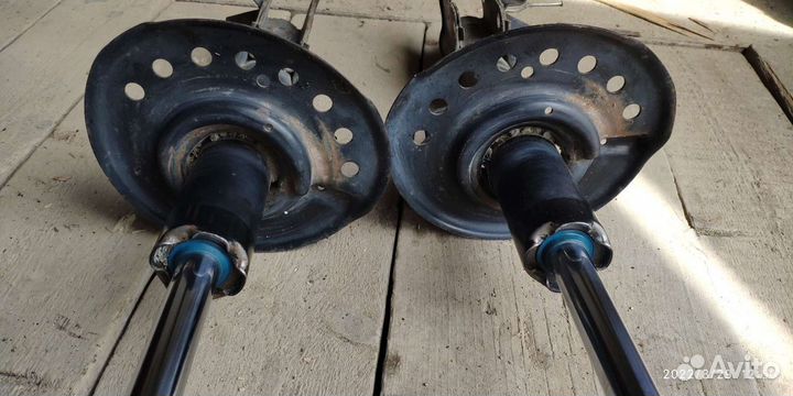 Продам амортизаторы nissan dualis