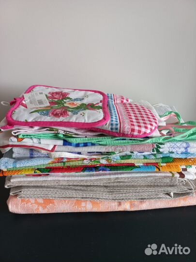 Полотенца, фартуки, скатерть