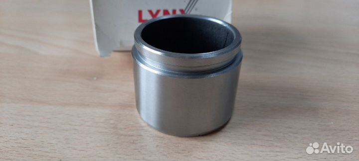 Поршень переднего суппорта Мицубиси Паджеро Пинин