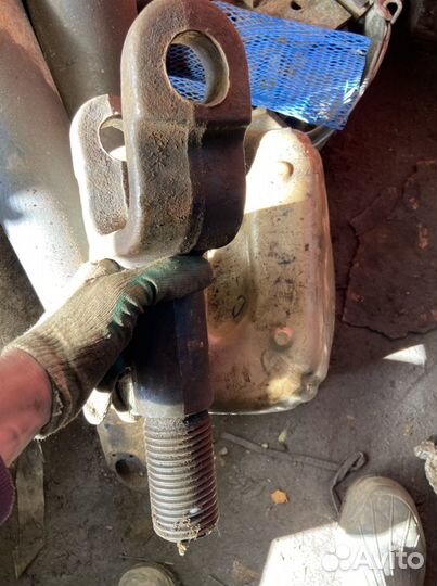 Буксировочный крюк на камаз