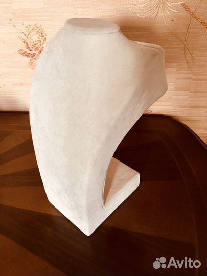 Бюст выставочный для украшений