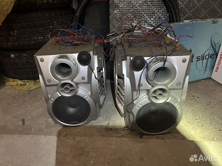 Колонки с двумя сабвуферами и пищалками