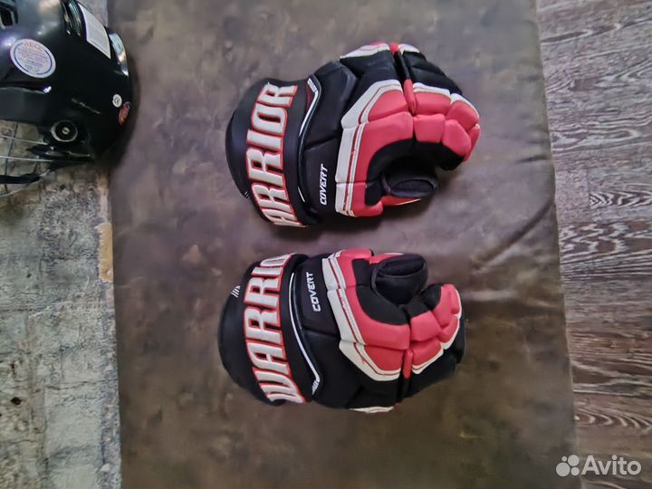 Перчатки хоккейные