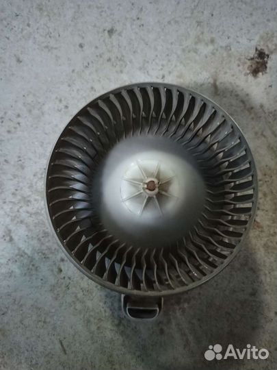 Вентилятор печки Toyota Land Cruiser 200
