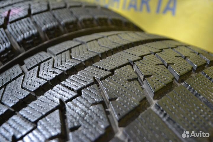 Bridgestone Blizzak VRX 215/45 R17