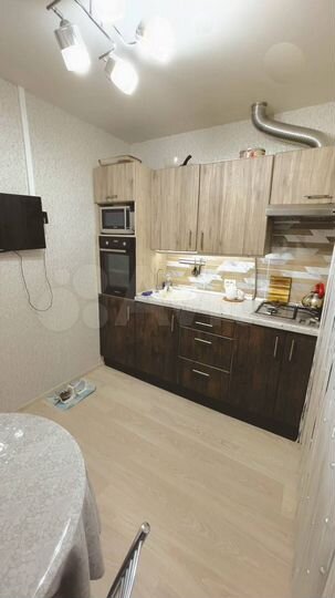 2-к. квартира, 42 м², 1/9 эт.