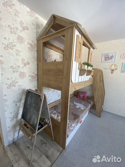 Кровать двухъярусная