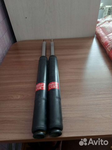 Передние стойки амортизаторов на Toyota carina