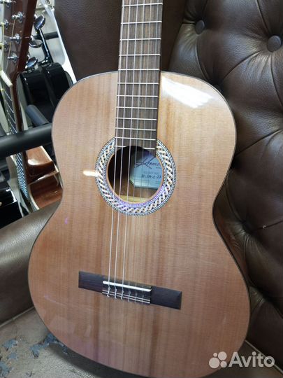 Классическая гитара Kremona