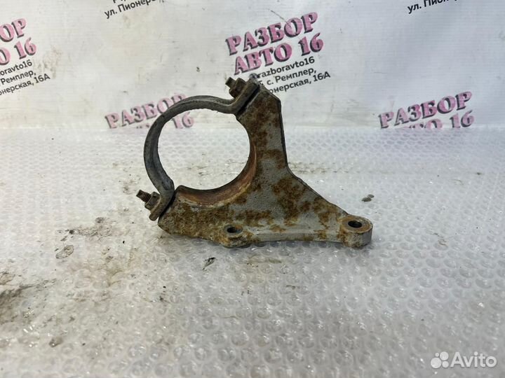 Кронштейн привода правый Ford Focus 3