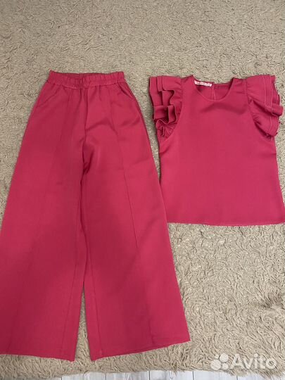 Продаю костюмы, платья р.134-140