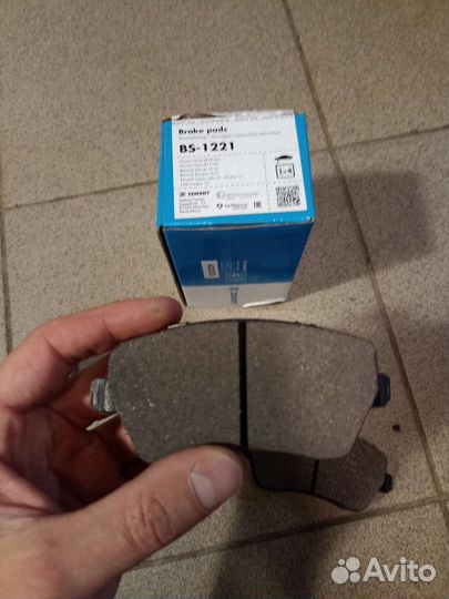 Тормозные колодки передние Nissan Micra