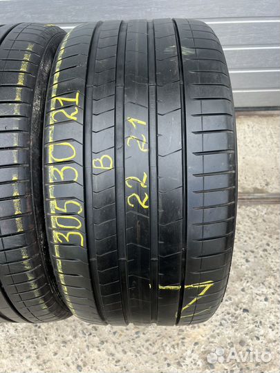 Pirelli P Zero PZ4 305/35 R21 и 265/40 R21