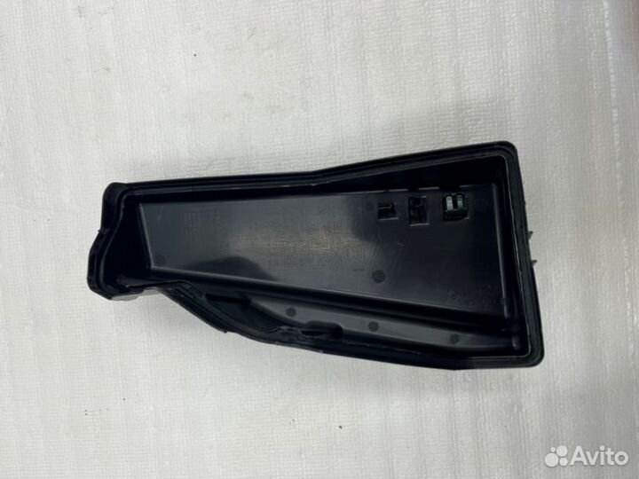 Корпус блока предохранителей левый Toyota Camry