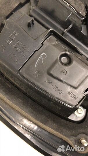 Фонарь задний внутренний Land Cruiser 200