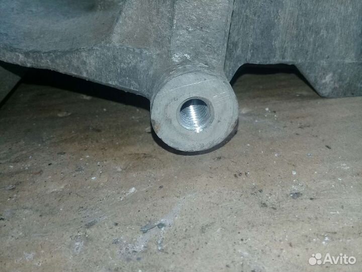 Кронштейн генератора 2.0 USA Ford Focus 1