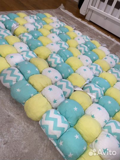 Бортики бомбон в кроватку