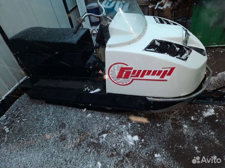 Продам снегоход буран