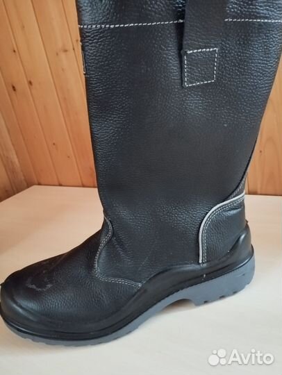 Сапоги с металлическим носом утеплённые