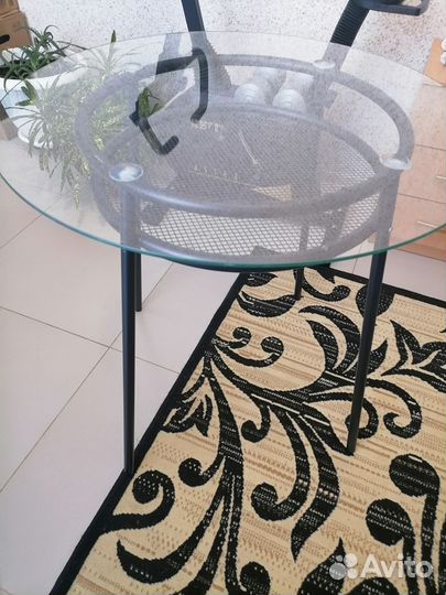 Стол стеклянный