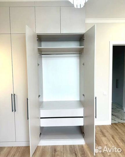 Распашной шкаф