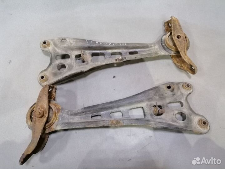 Рычаг продольный задней подвески Honda Accord IV