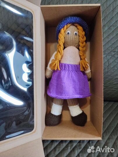 Вязаная кукла ручной работы