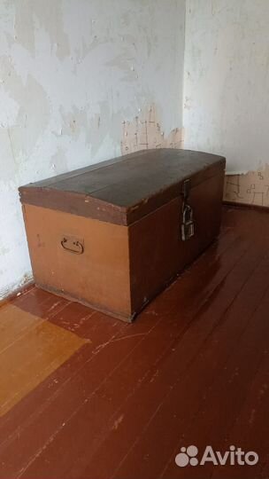 Сундук старинный