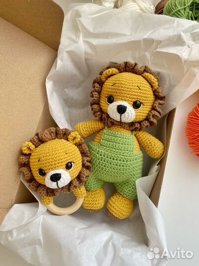 Игрушка Лев вязаная, погремушка