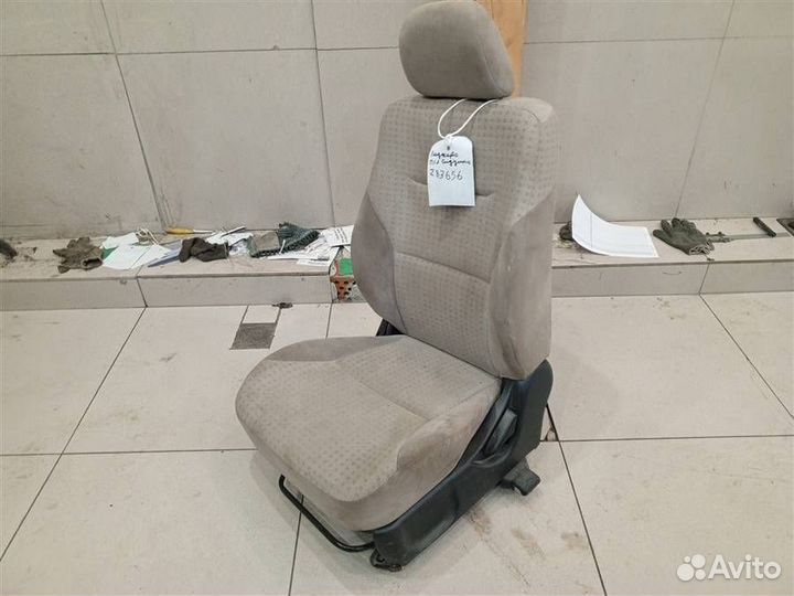 Сиденье переднее левое Mitsubishi Pajero iO 1998