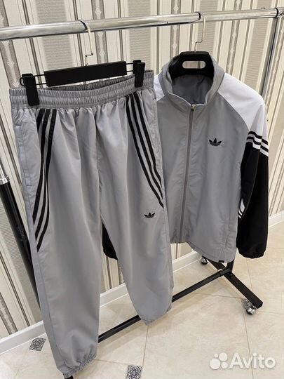 Спортивный костюм adidas в стиле 90