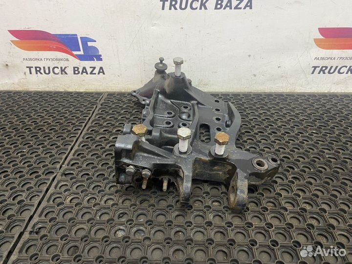 Кронштейн переднего бампера левый Scania 5-series