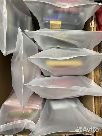 Бокс с чехлами для телефонов планшетов