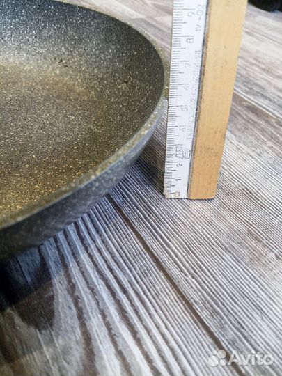 Сковорода с антипригарным покрытием