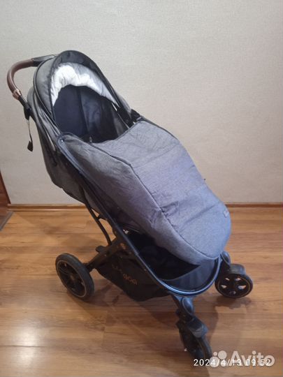 Прогулочная коляска luxmom