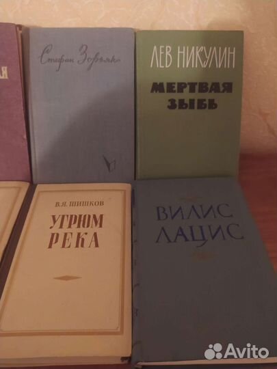 32 книги