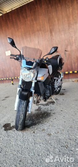 Suzuki gsr 400