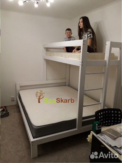 Двухъярусная двуспальная кровать из массива