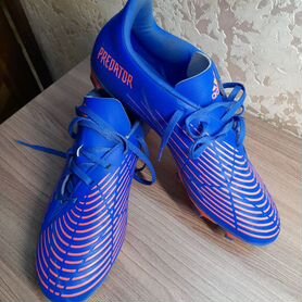 Футбольные бутсы adidas predator